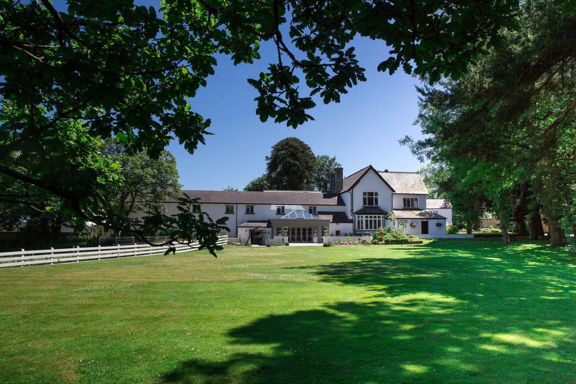 Llechwen Hall Country house